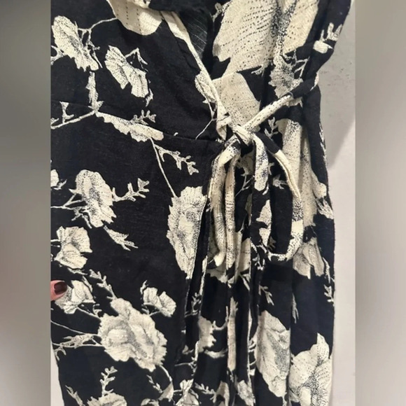 Gently used Free People Wrap dress in black floral‎ print.  Size XS G0199 - Picture 10 of 11